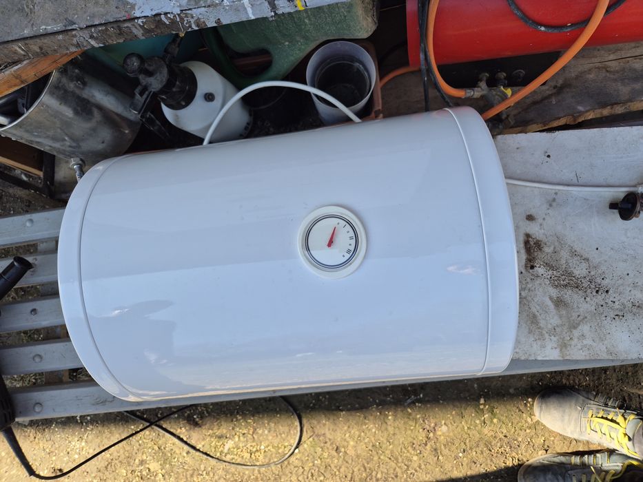 Elektryczny podgrzewacz wody 30l