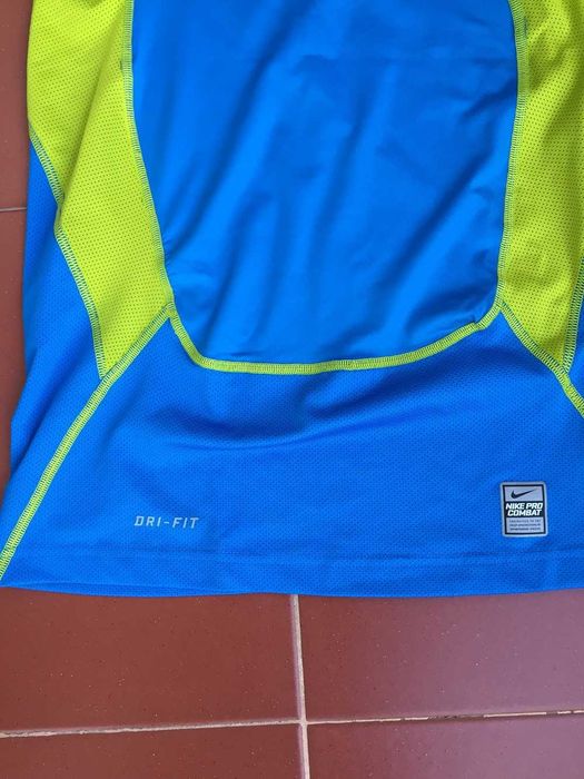 T-Shirt ginástica --- NIKE PRO COMBAT Dri-Fit -- Tam. M