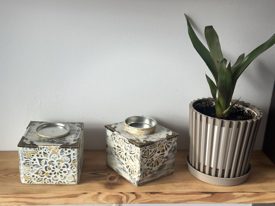 Castiçais em madeira