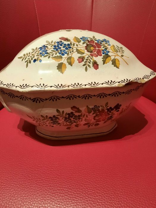 Terrina muito antiga