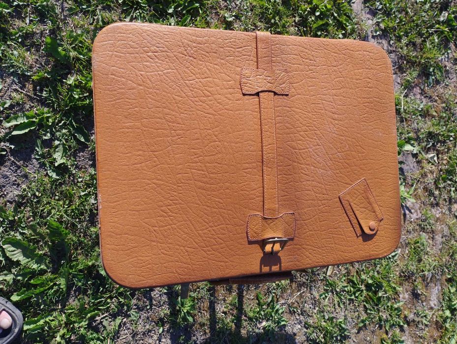 Продам хороший  чемодан