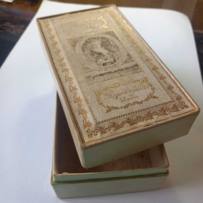Bonita caixa vintage da Roger & Gallet, Paris