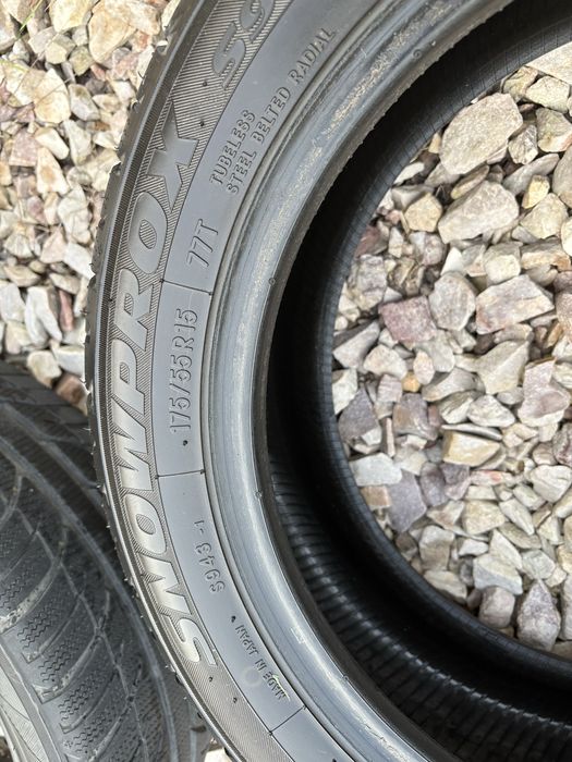 Dwie tylne zimowe Toyo Snowprox S943 175/55R15 77