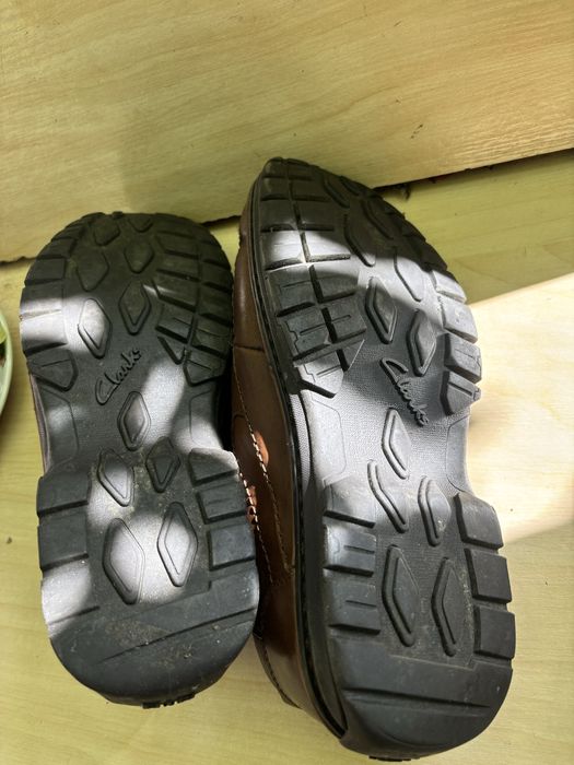Вживані шкіряні туфлі бренду Clarks