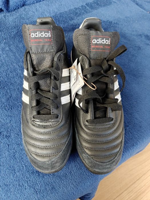 Buty turfy Adidas Mundial Team o rozmiarze 39,1/3