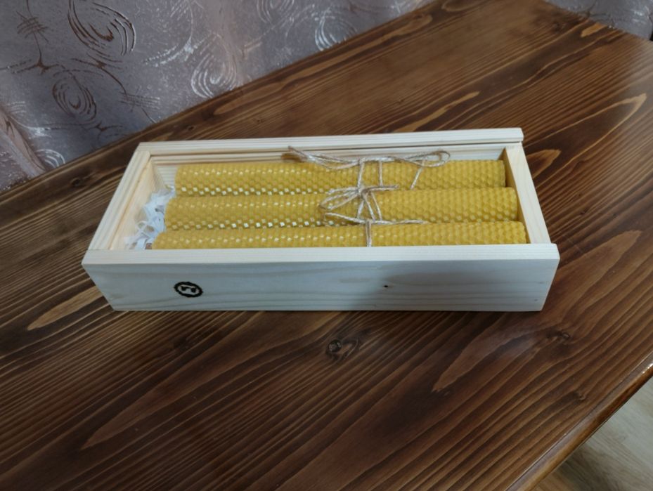 Свічка з вощини.