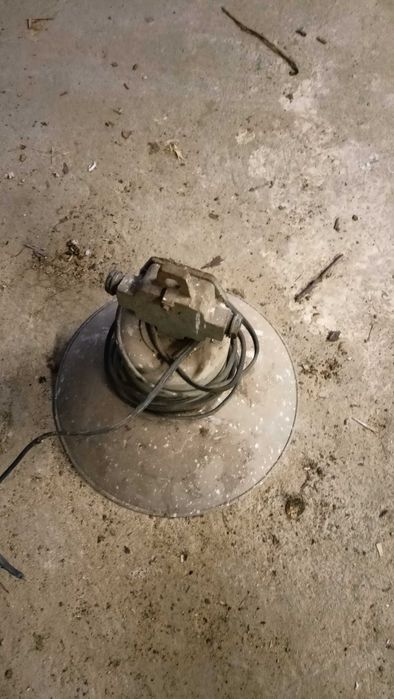Zabytkowa lampa przemysłowa