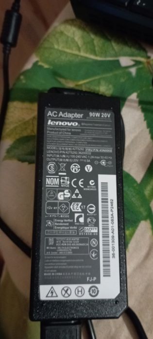 Ноутбук Lenovo x220i, Core I3, 8 Гб ОЗУ, батарея 3 часа под нагрузкой.