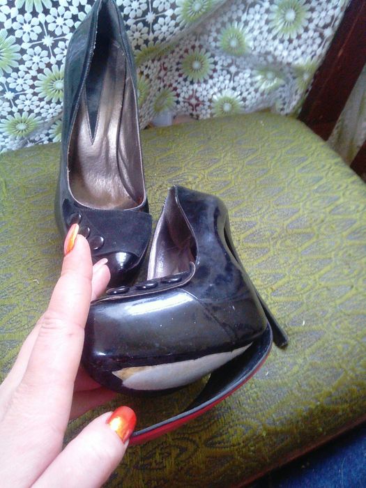 Продам лабутены