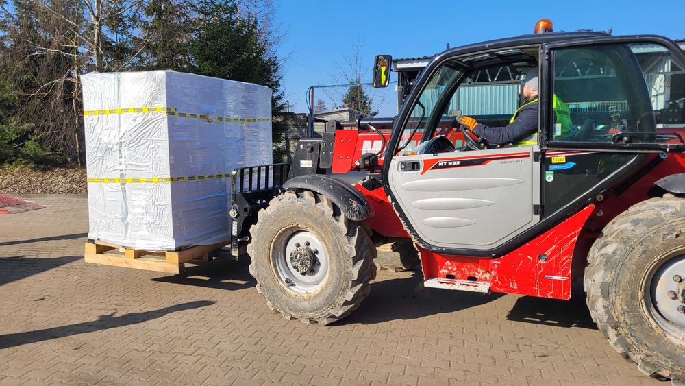 Ładowarka teleskopowa manitka usługi operatorskie wynajem transport