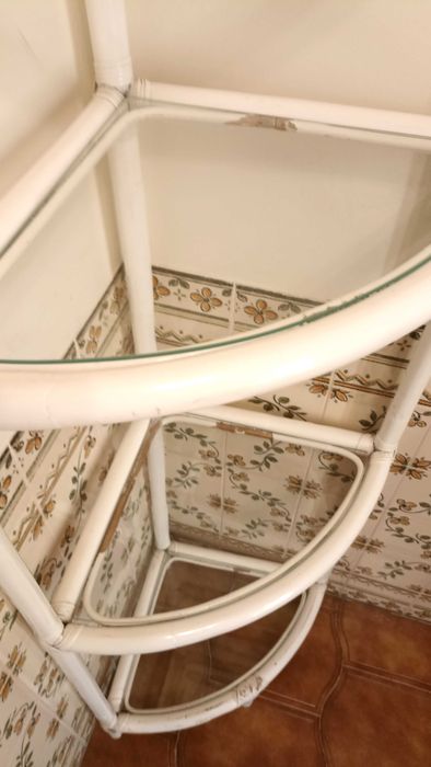 Estante Canto Branca Bambú e Vidro