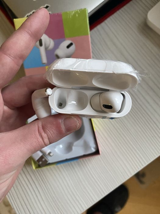 Безпровідні навушники типу AirPods pro2