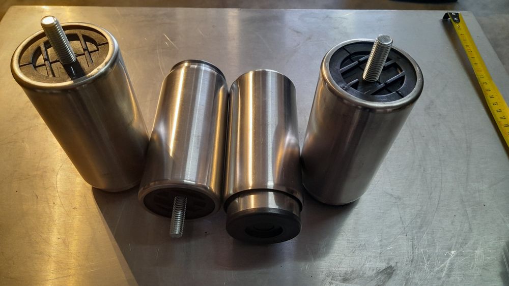 Pés reguláveis em inox