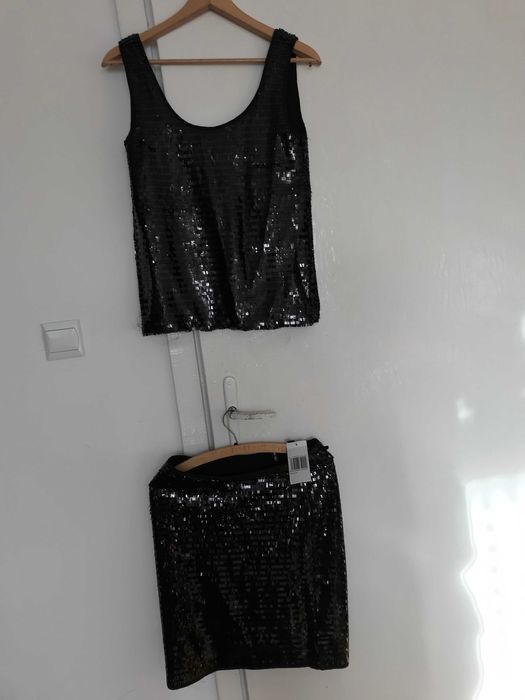 Czarny komplet z jetów na wieczorowe wyjście