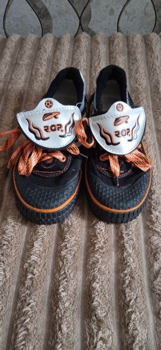 Кеди футбольні 35