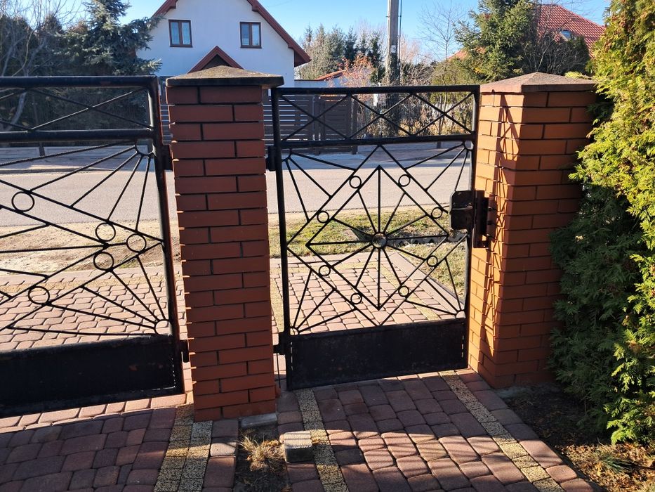 Brama wjazdowa z furtką