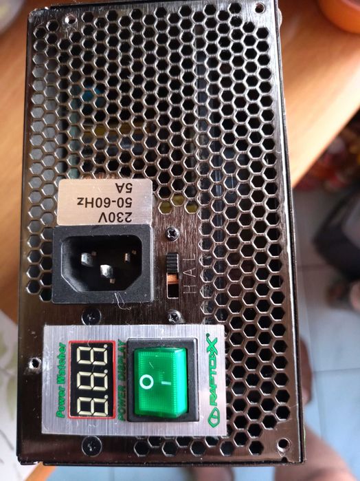 Komputer/serwer z 32 GB DDR4, 256 NVMe + 1 TB HDD, mocny CPU i RX