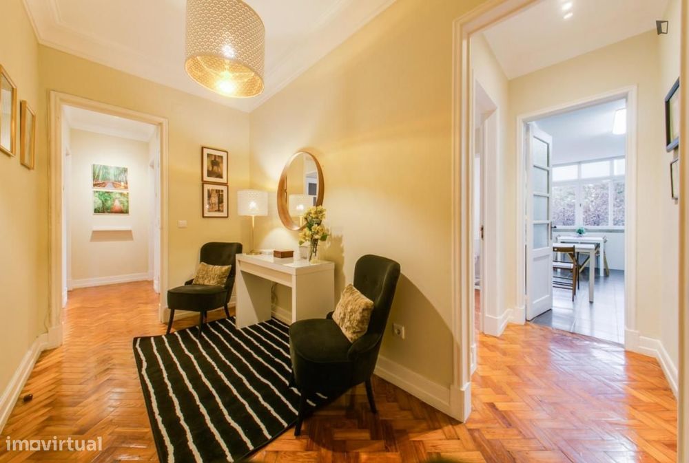 Quarto - localizado em Roma-Areeiro Lisbon