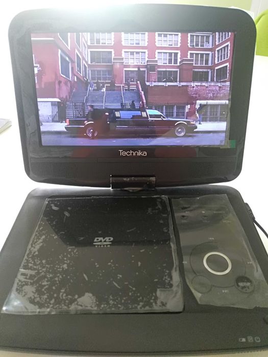 Odtwarzacz przenośny DVD 9" Technika kpl.