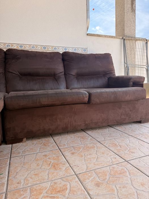 Sofá Chaise Longue Castanho (para restauro ou uso)