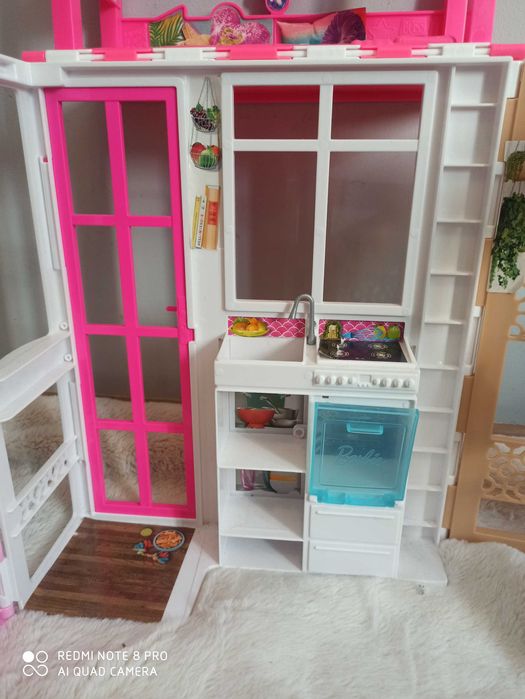 Kompaktowy domek dla lalek barbie