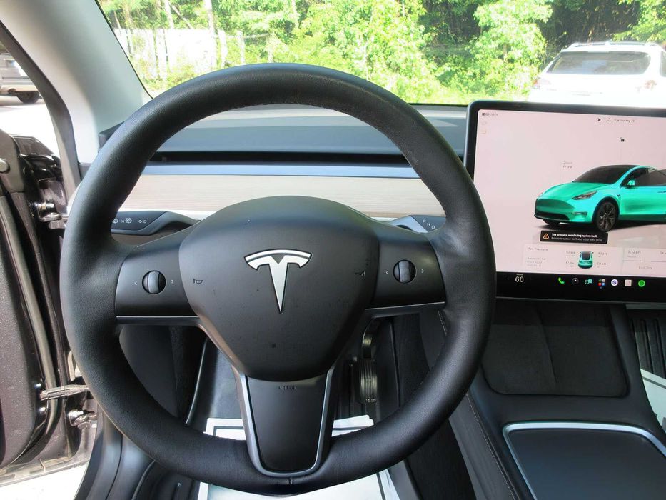 Tesla Model Y Long Range      2025