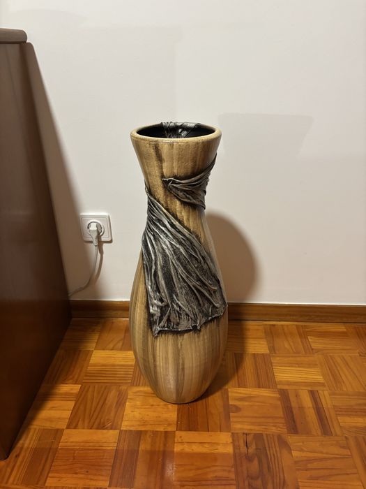 Jarrao decorativo com flores