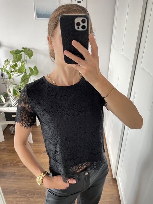 Czarny koronkowy crop top SINSAY r. S