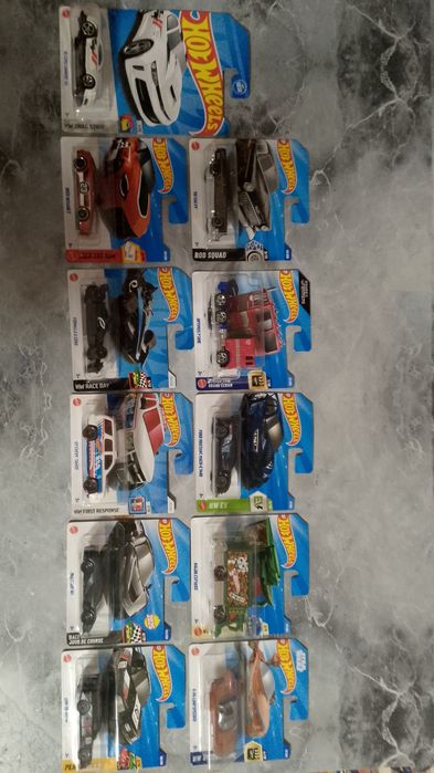 hot Wheels MainLine, Audi Mercedes Mazda Nissan Ferrari Ford Camaro