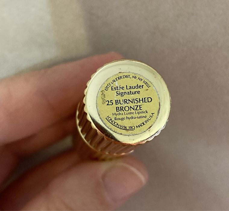 Продам помаду Estee Lauder