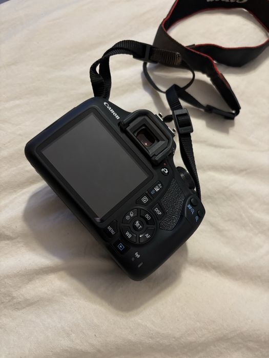 Aparat canon EOS 2000d + obiektyw 18-55mm