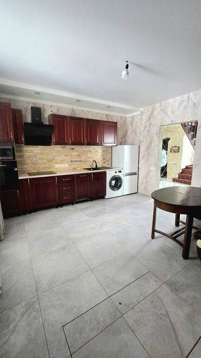 Продаж будинку м Тараща в сучасному ремонті