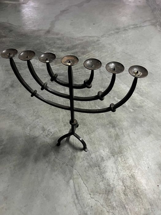 Castiçal em ferro forjado