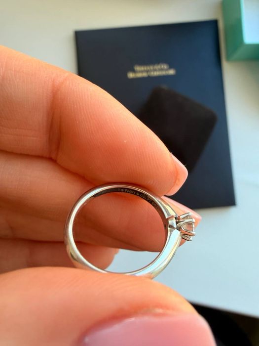 Кільце Tiffany з платини і діамантом