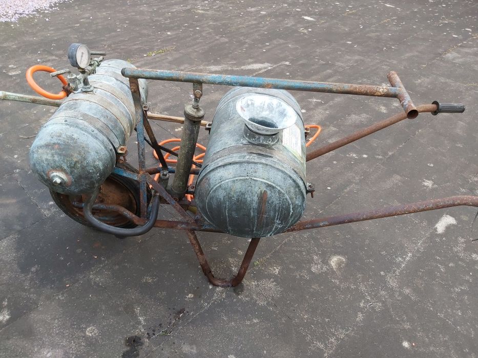 Maquina de sulfatar antiga,completa com cana e a funcionar