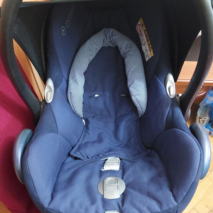 Fotelik samochodowy +baza,+adaptery do wózka.