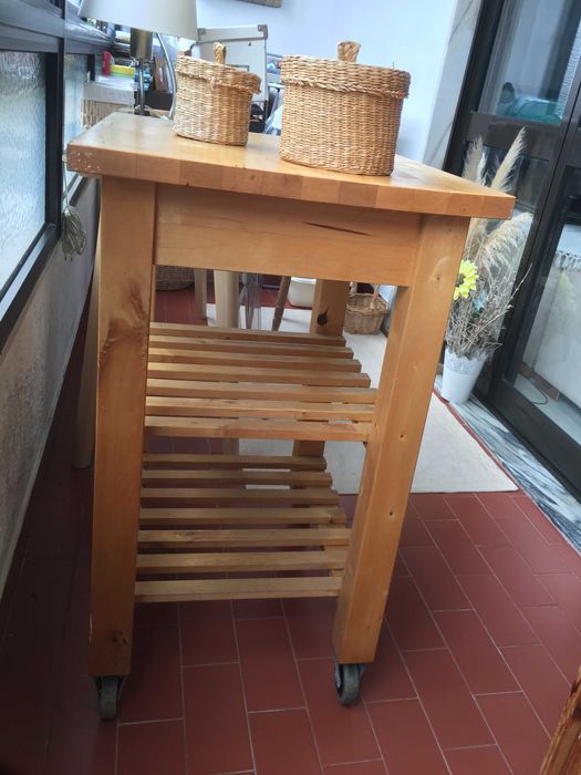 Movel em pinho tratado Ikea
