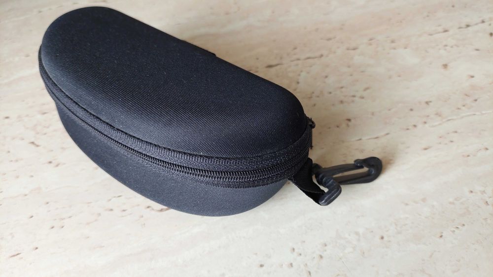 Etui do okularów.