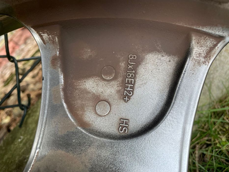 Alu felgi 18’ rozstaw 5/112 Dezent