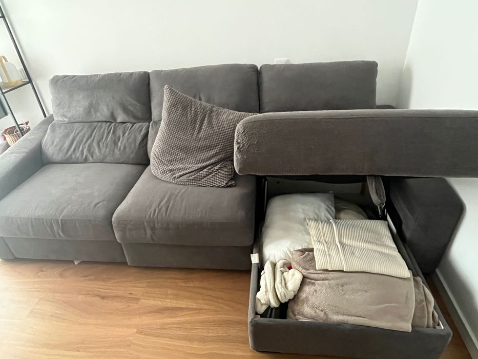 Sofá-cama com arrumação