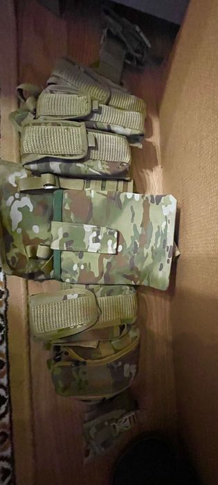 Розгрузка для військових майже нова, оскільки мало використовувалася