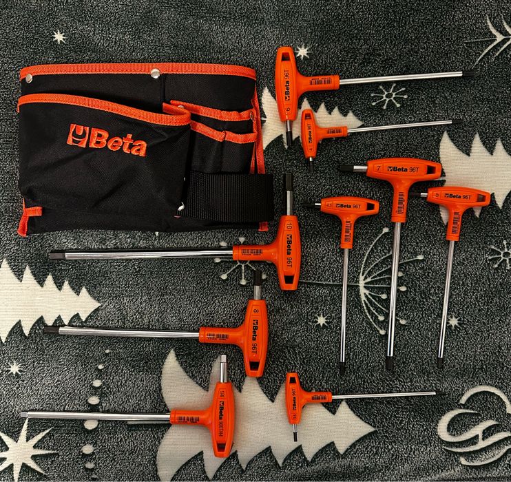 Beta - zestaw narzędzi (klucze trzpieniowe, wkrętaki, szczypce i pas)