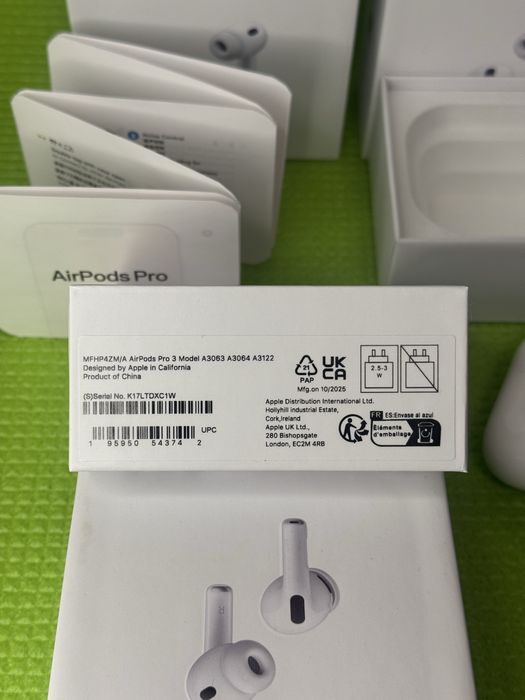 Нові навушники Apple AirPods Pro 3
