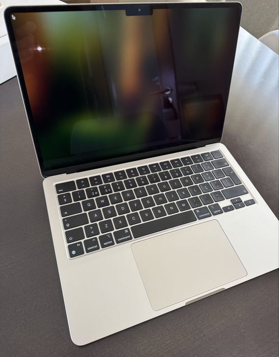 Macbook Air M2 8G/256GB Starlight