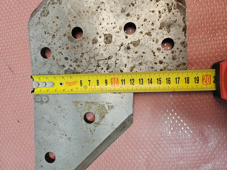 Trzy metalowe płytki tnące bizon