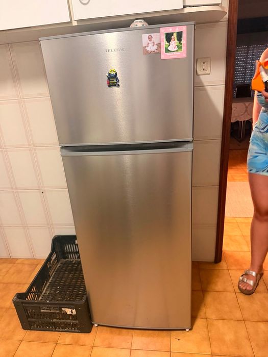 Frigorífico cinzento