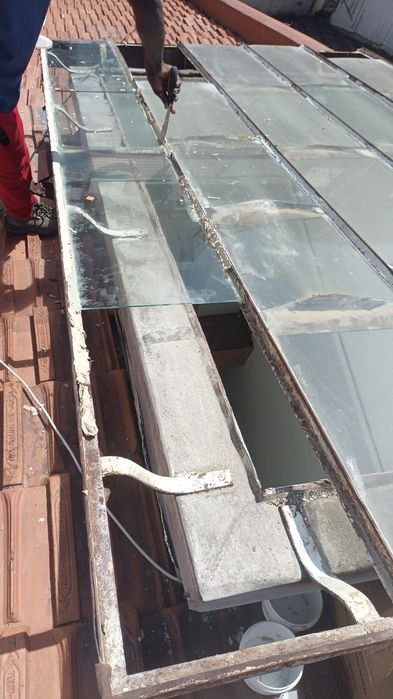 Serviços em telhados, calhas Reparação claraboia / Prumada.