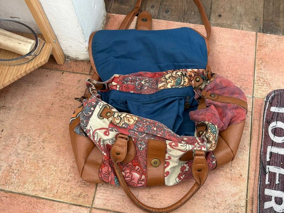 Mala Desigual grande com alça ajustável