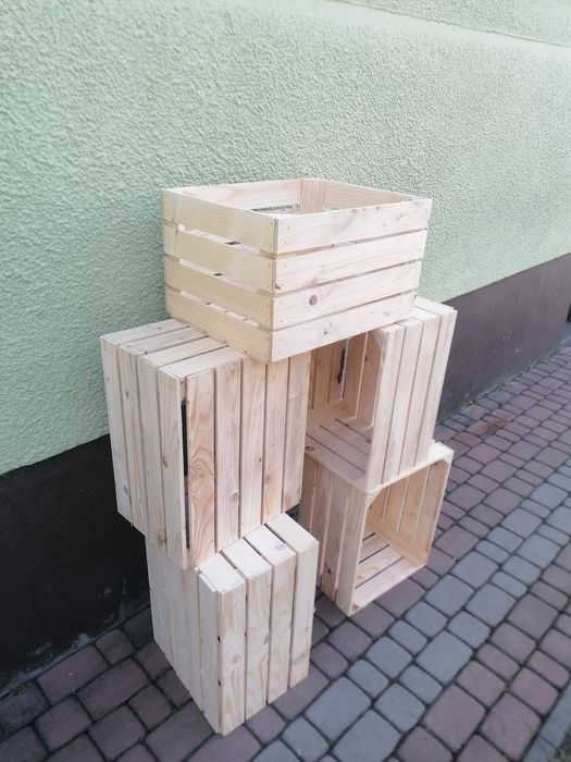 Skrzynki drewniane.