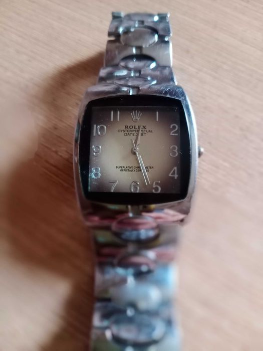 Часы Rolex кварцевые.